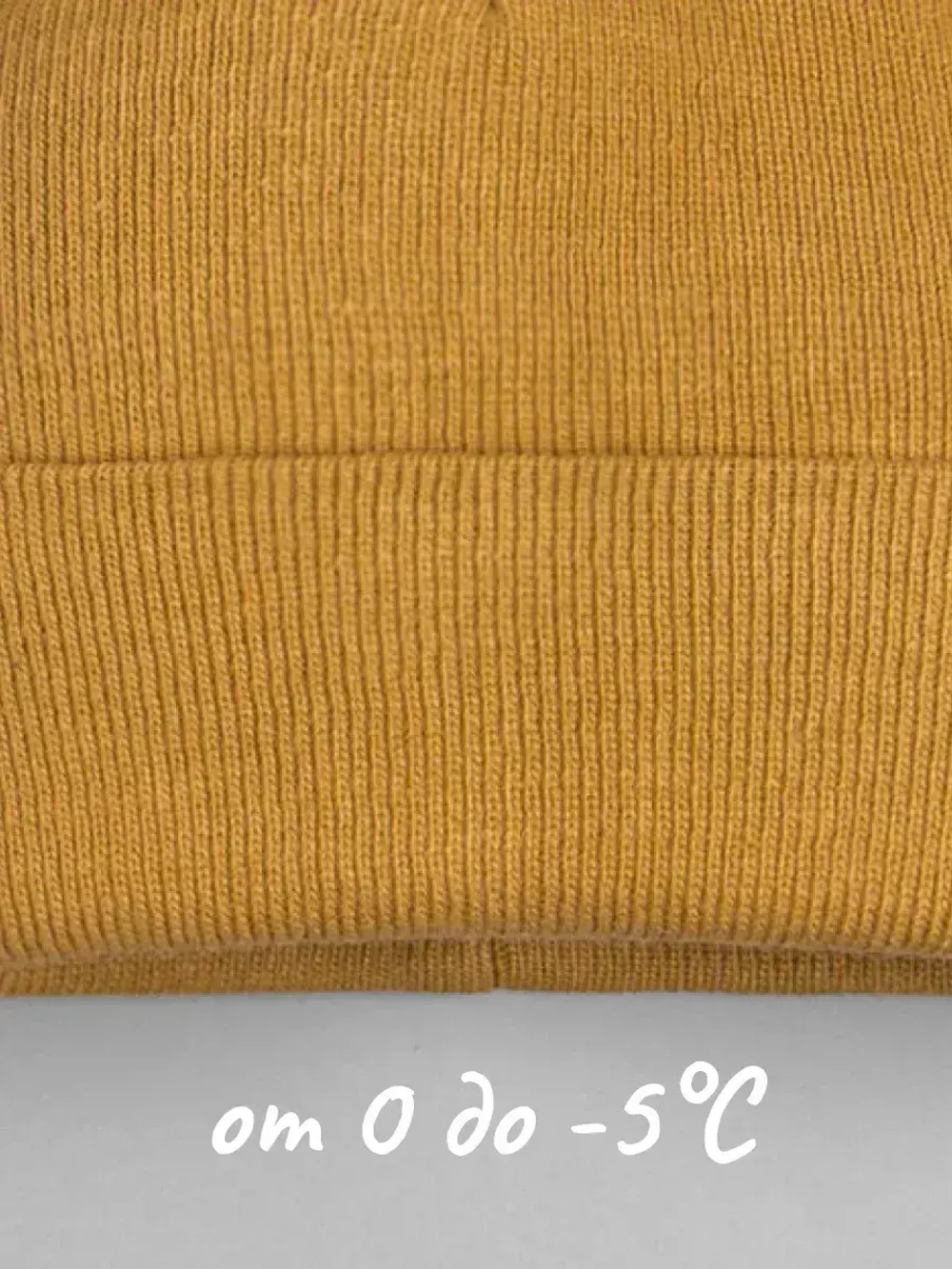 Шапка детская осенняя с помпонами