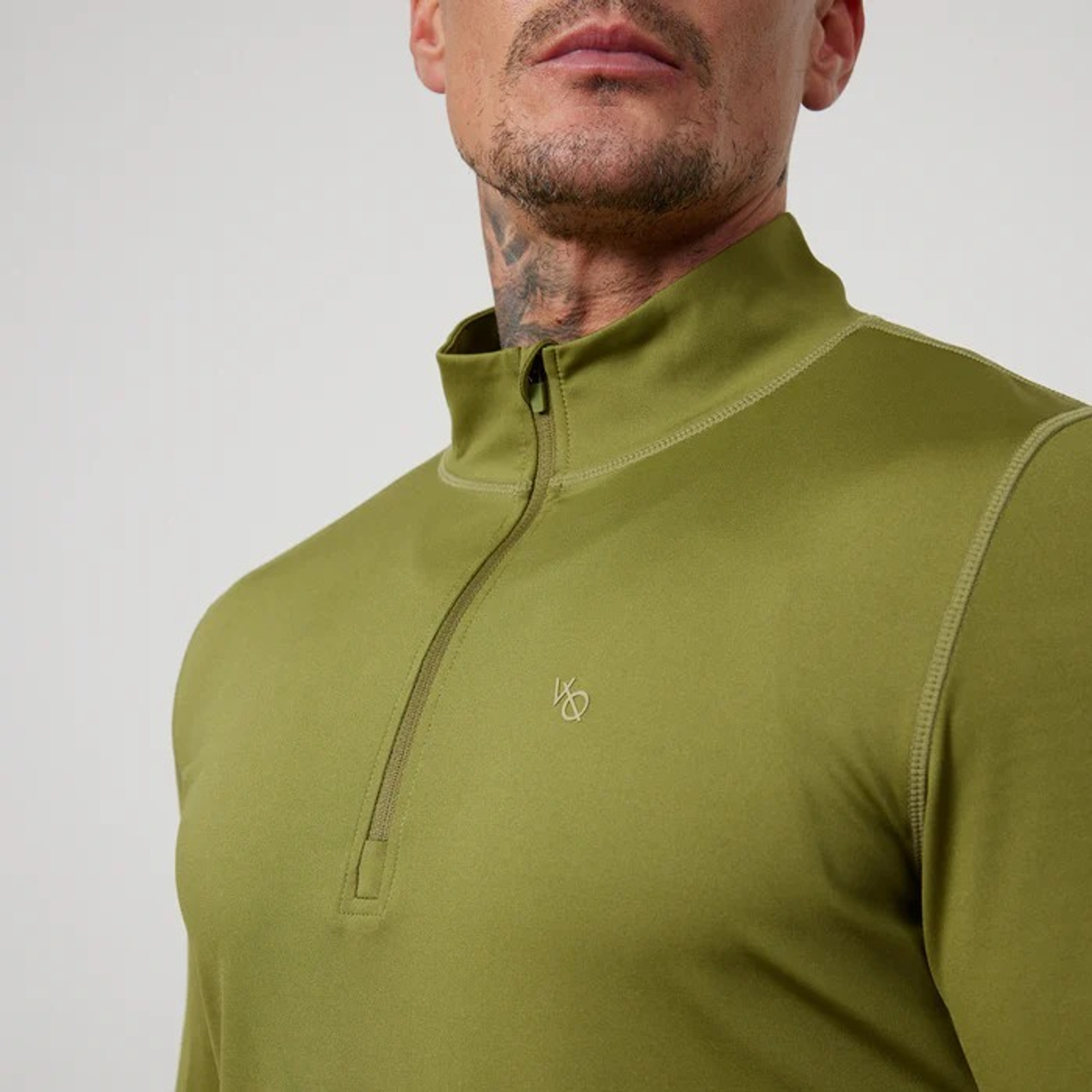 Лонгслив VANQUISH Essential Performance Zip Long Olive
