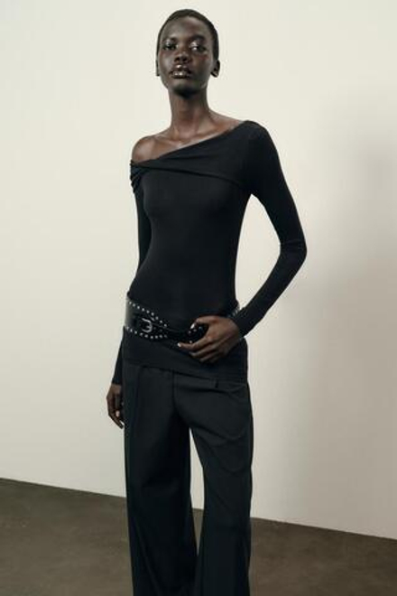 ZARA ТОП С АСИММЕТРИЧНЫМ ВЫРЕЗОМ, ЧЕРНЫЙ