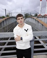 Белый свитер 