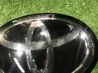 Эмблема решетки радиатора Toyota Camry xv70 17-21