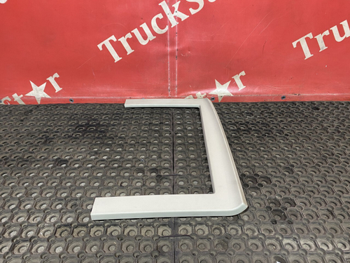 Накладка салона левая