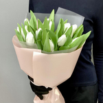 Букет из 15 белых тюльпанов в матовой и корейской упаковке