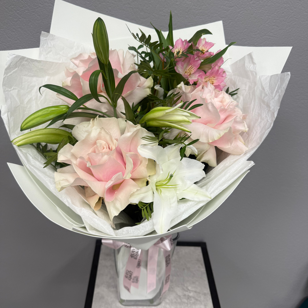 Букет из французских роз и лилии