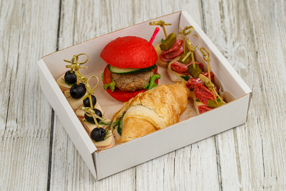 Мини-бокс с круассаном и бургером 330гр.