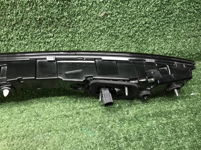 Фонарь крышки багажника Geely Monjaro (2021-н.в.)