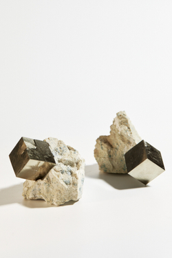 Пирит на породе M