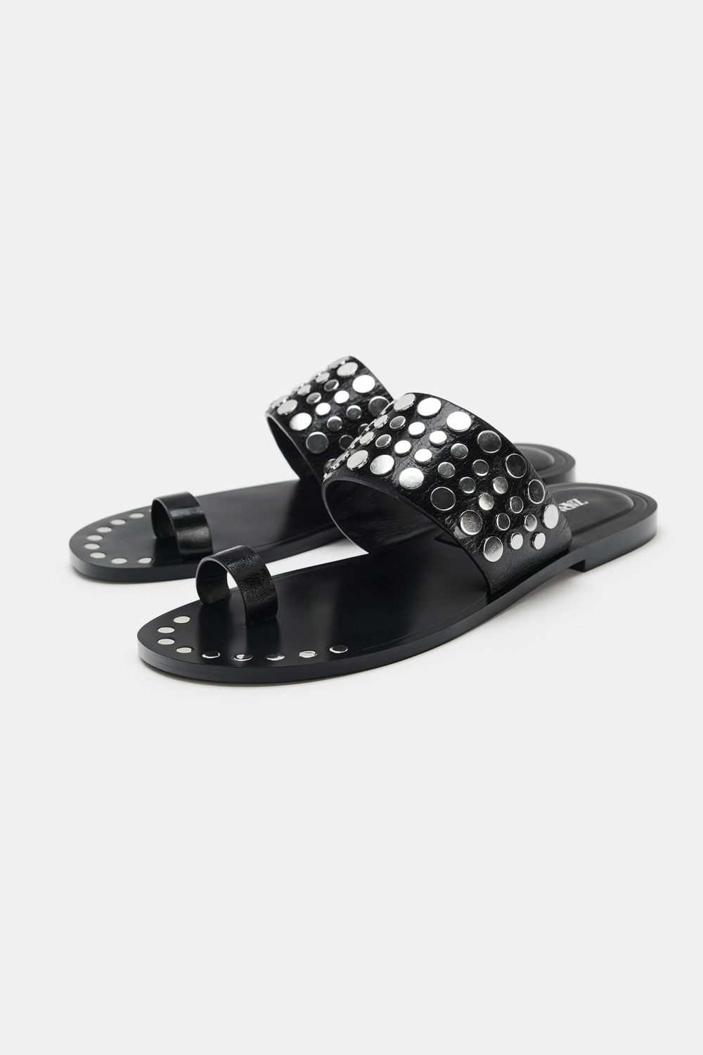 ZARA КОЖАНЫЕ САНДАЛИИ С ЗАКЛЕПКАМИ, ЧЕРНЫЙ