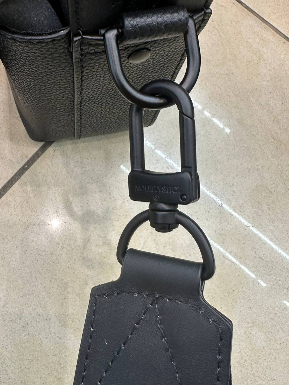 Сумка-мессенджер Louis Vuitton