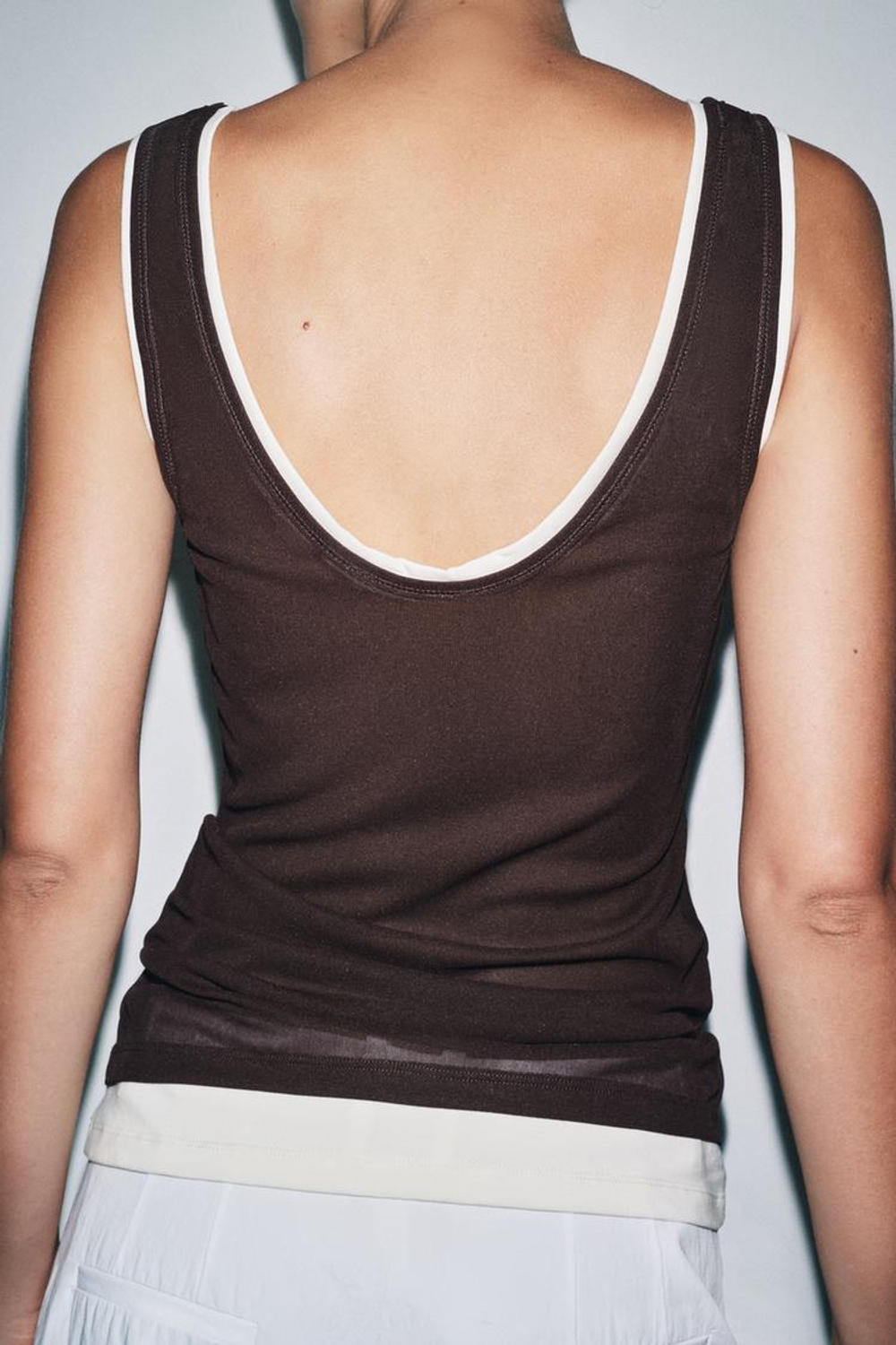 ZARA ФУТБОЛКА С ДВОЙНЫМИ БРЕТЕЛЯМИ, КОРИЧНЕВЫЙ