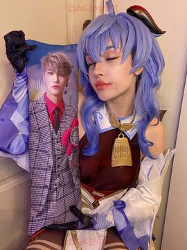 Мини дакимакура Пак Сонхва из Эйтиз арт. M1053, 60х20 см