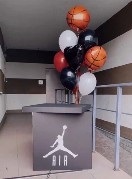 Коробка с шарами Баскетбол AIR