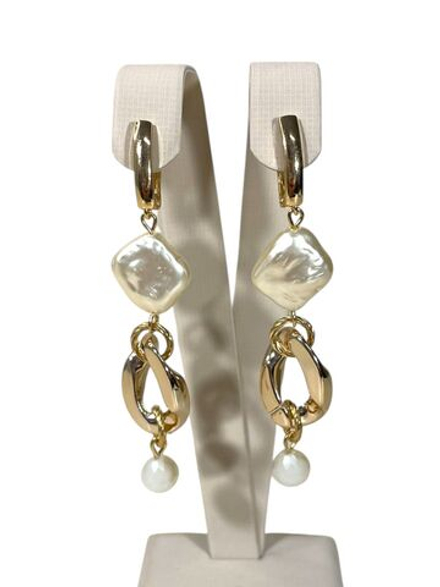 Серьги с жемчугом и звеном цепи