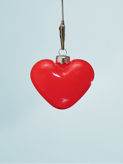 стильная игрушка на елку в виде сердца - заказать с доставкой по Москве