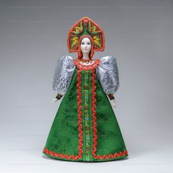 Сувенирная кукла в крестьянском наряде в двурогом кокошнике
