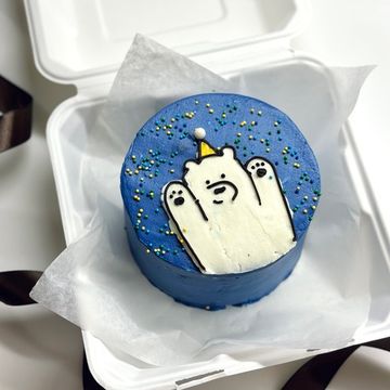 Бенто торт с медведем в колпаке