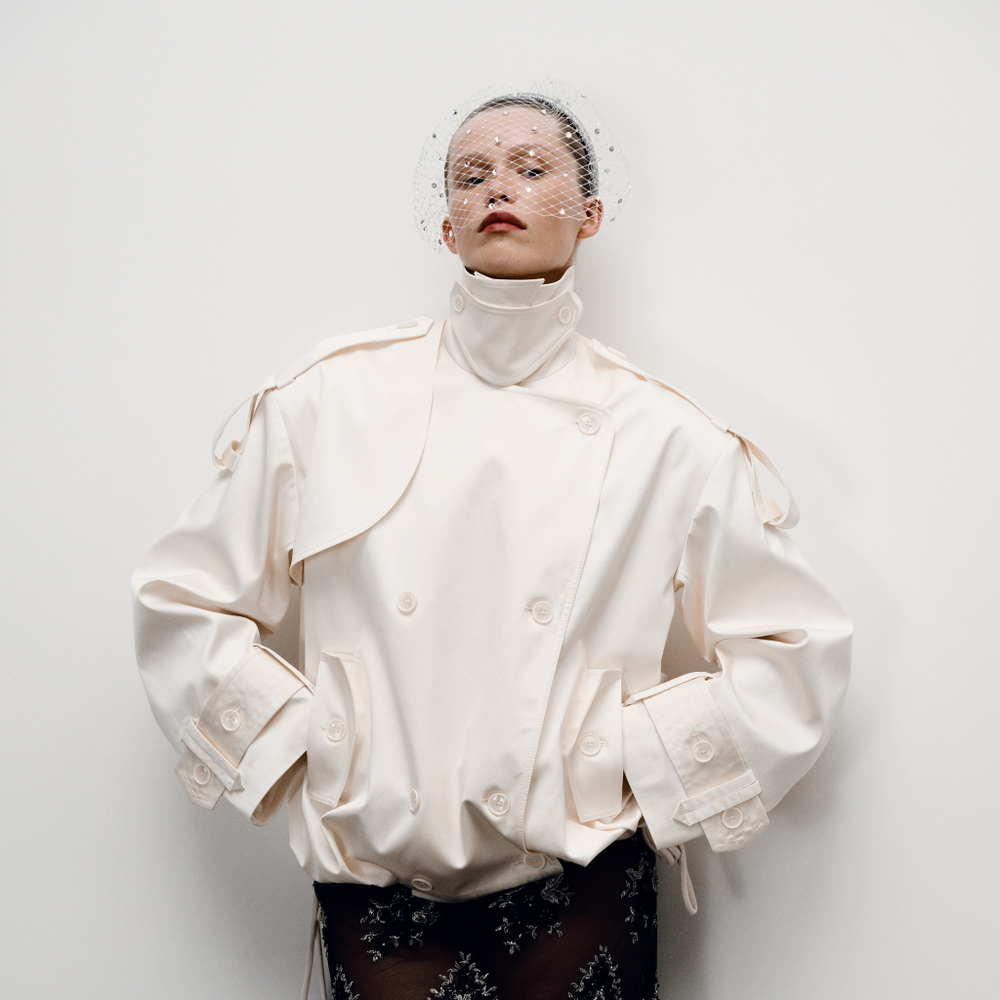 Вуаль серебристая с белыми камнями