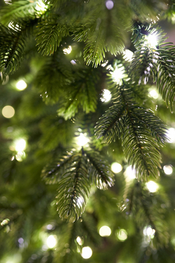 Ель искусственная с лампочкам Королева Тянь Шань