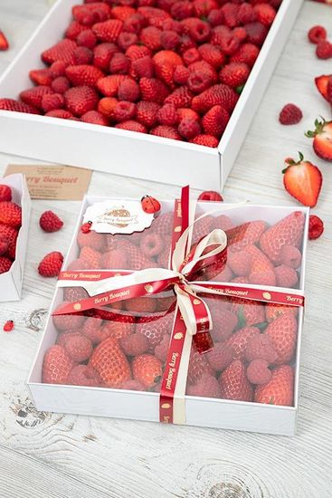 Набор со свежими ягодами Клубника - Малина