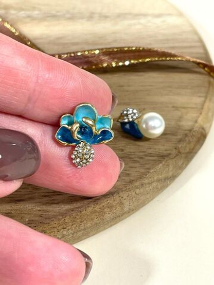 Серьги гвоздики ассиметричные