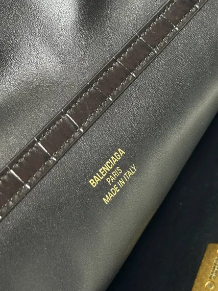 BALENCIAGA RODEO HANDBAG с крокодиловым тиснением, черная