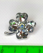 Брошь. Брошка. Клевер-четырехлистник — символ удачи. Цвет белый