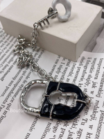 Брошь двойная Скиап. серебристая с черной эмалью "Замок и ключ"