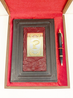 Набор "Ежедневник "Подарок медику" (златоустовская гравюра) из натуральной кожи со съемной обложкой и ручкой Parker"