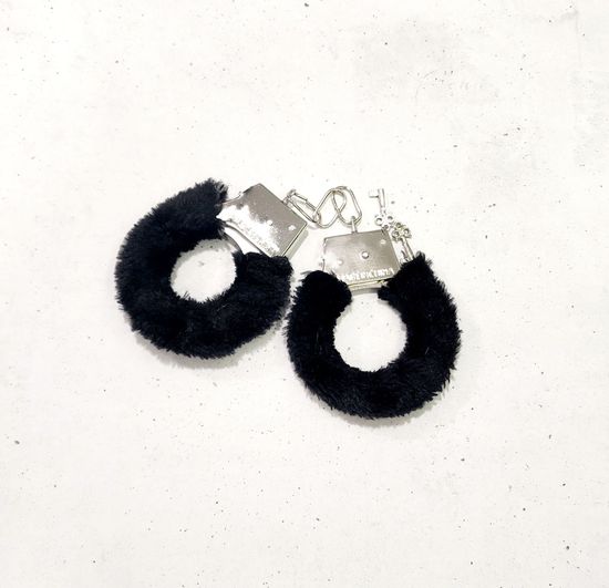 Наручники меховые, черные