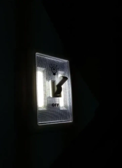 Светильник настенный беспроводной с тумблером на батарейках RUSSTA1