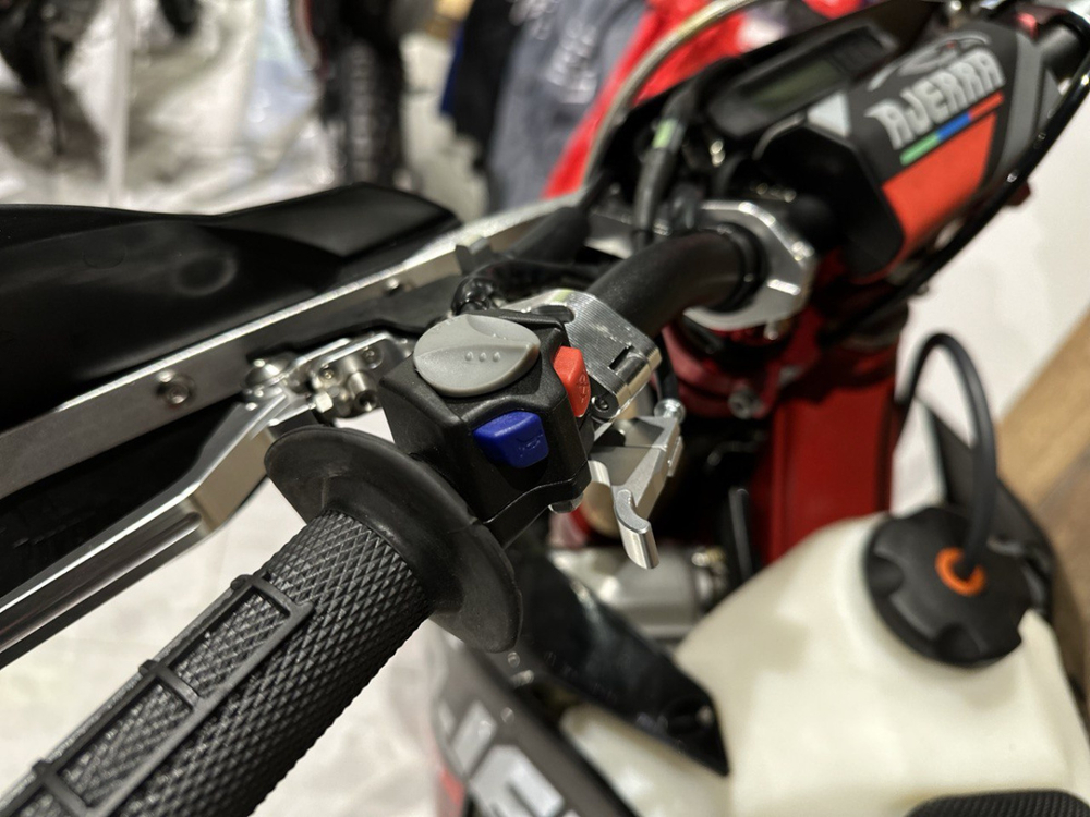 Мотоцикл кроссовый Ajerra JOKER SS K9 NB300 Red 21/18