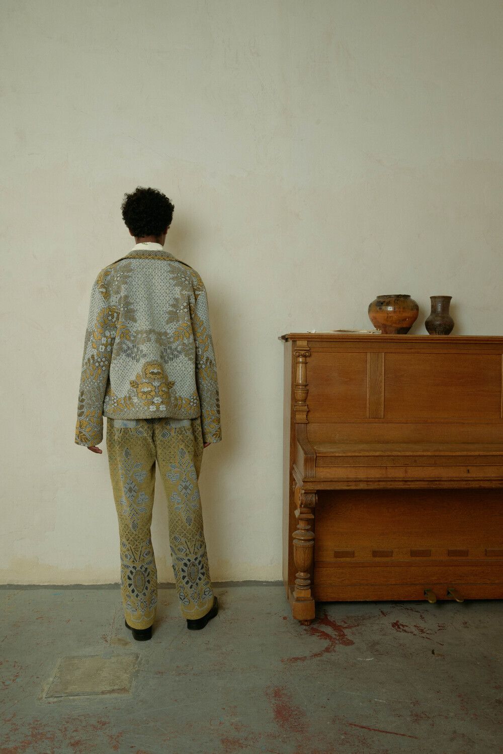 Купить Куртка Soeurs с Вышивкой Рябины / Hand-Embroidered Romanberry Pockets серая Куртка Soeurs с Вышивкой Рябины / Hand-Embroidered Romanberry Pockets серая