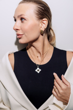 Колье "TRUE FLOWERS" в золочении с перламутром и фианитами