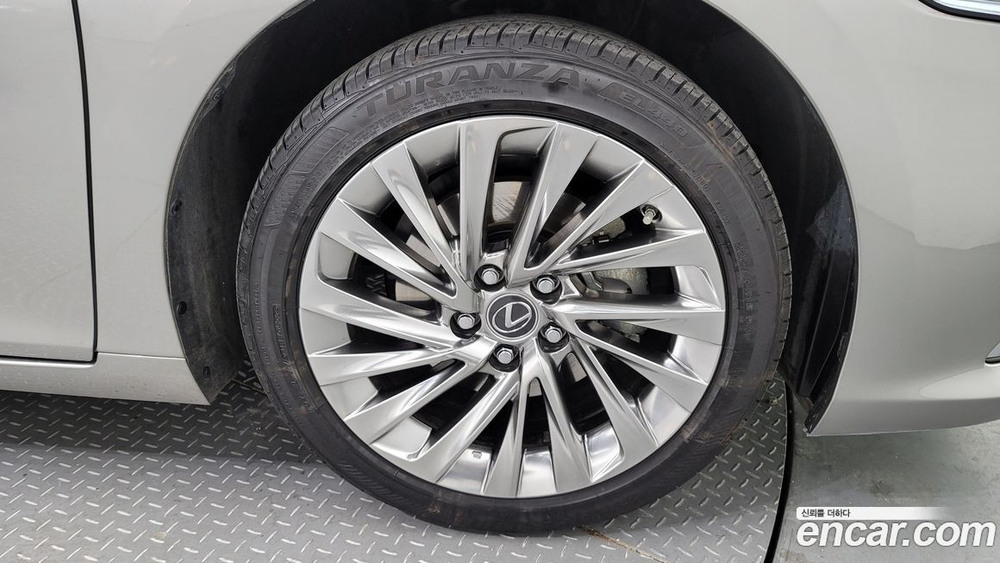 Lexus ES300h 7 Generation Executive (03.2023)