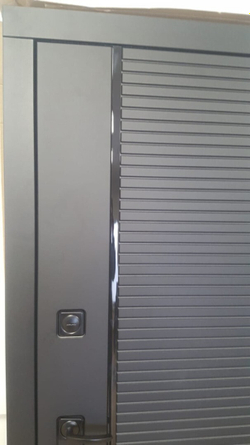 Входная дверь в квартиру Лекс Гранд черный кварц /  №121 Грей софт софт, черный молдинг
