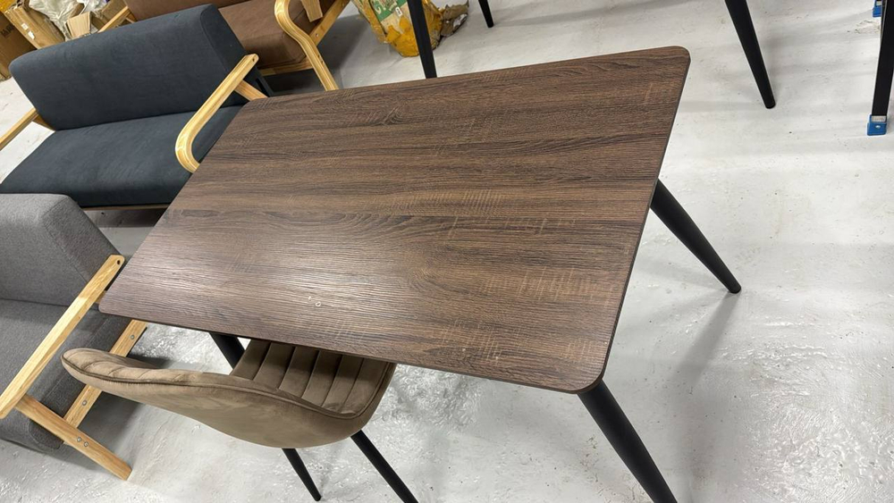 Деревянный стол