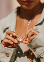 Кольцо «Моно» с лунным радужным камнем