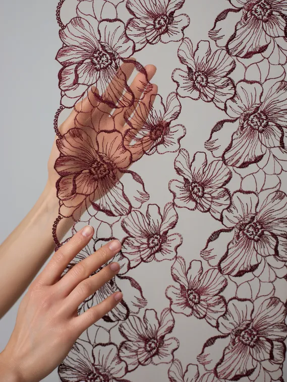 05-172 ОПТ Вышивка на неэл. сетке 25 см, бежевый/бордовый