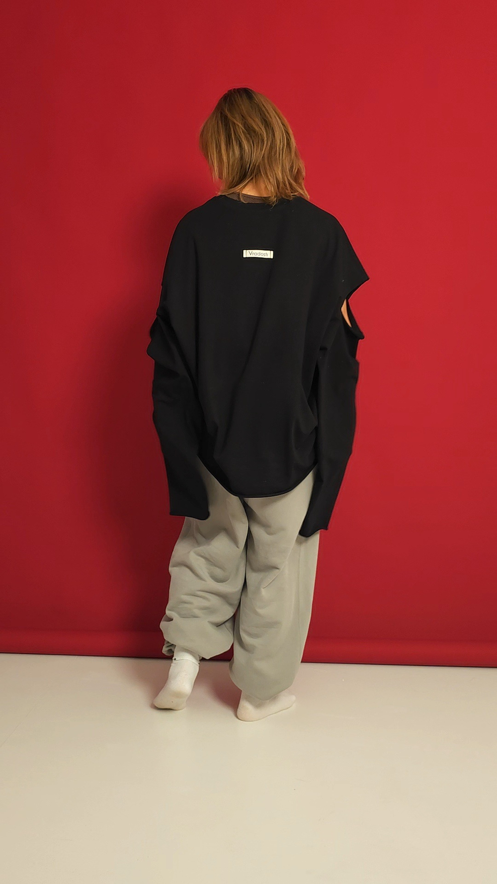 Лонгслив с рваными рукавами