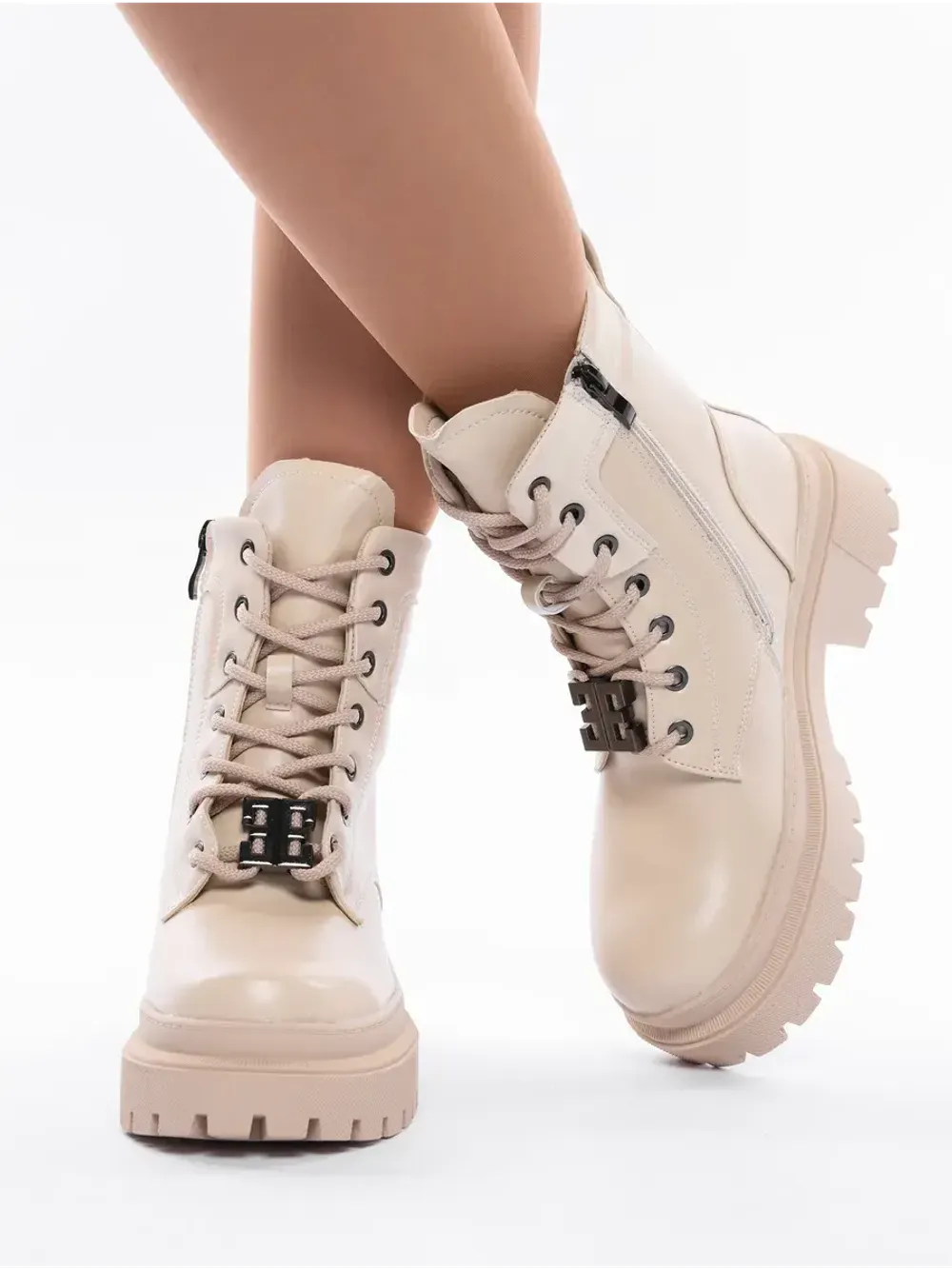 Зимние ботинки на высокой платформе