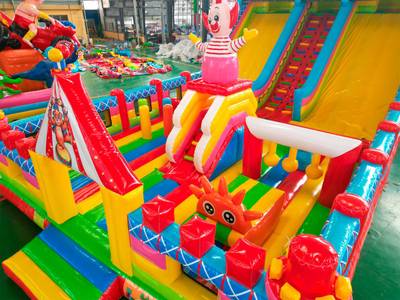 Коммерческий надувной батут "Максипарк развлечений" 15*8*7,5 м