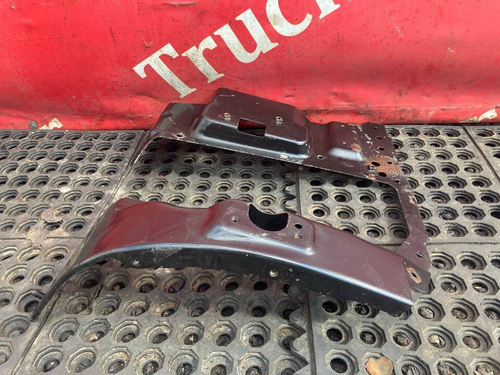 Кронштейн фары левой