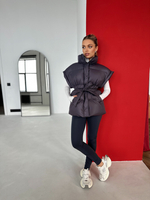 Жилетка Haiziyuan 8017 однотонная на молнии с поясом