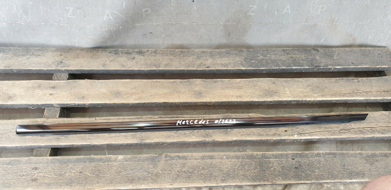 Молдинг двери передней левой Mercedes E (W213) 16-нв Б/У Оригинал A2137209504