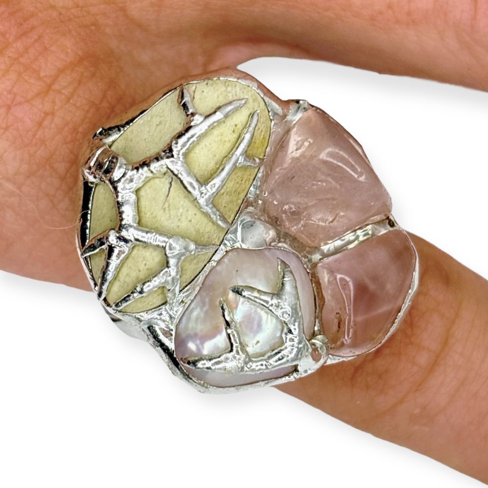 Кольцо Reglow Lab roots Rt-R-9 розовый кварц жемчуг галька