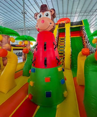 Коммерческий надувной батут «Сафари Ультра», 10*5*6 м.