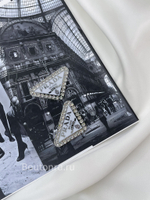 Логотип металлический Прад. белый в стразах серебро