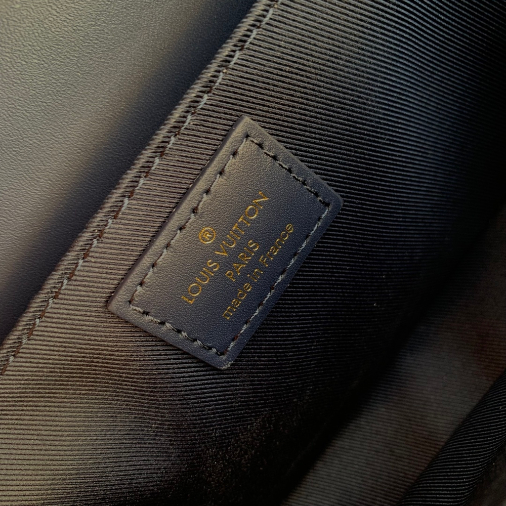 Louis Vuitton Pochette Metis East West