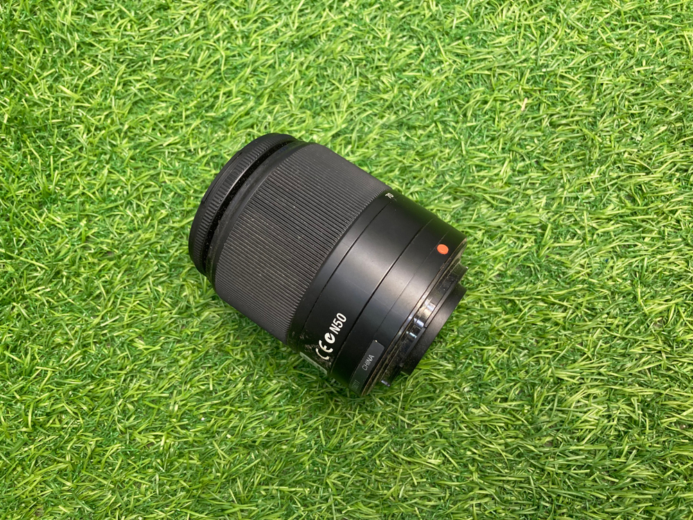 Sony DT 18-70mm 3.5-5.6