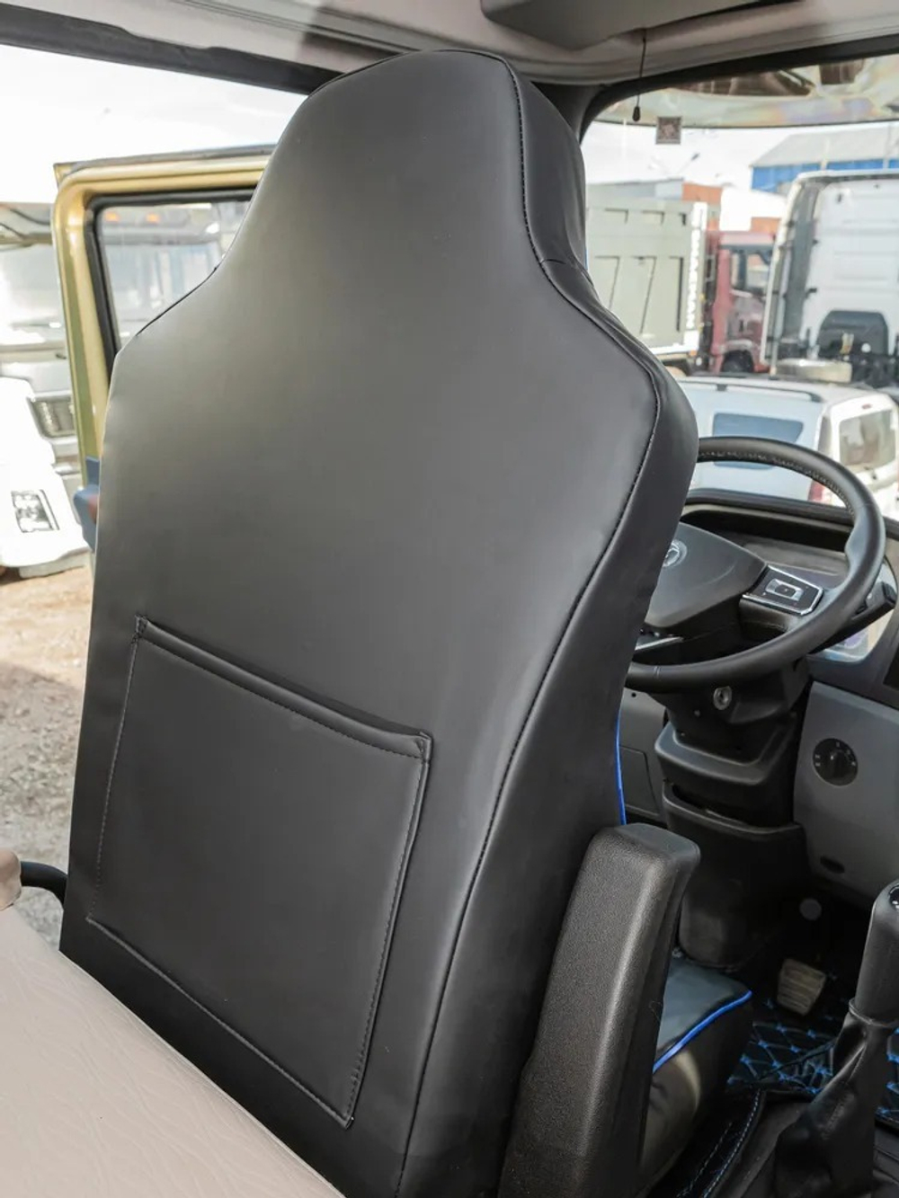 Чехлы Shacman X3000 рестайлинг 3D (экокожа, черный цвет, синяя экокожа посередине, кант)